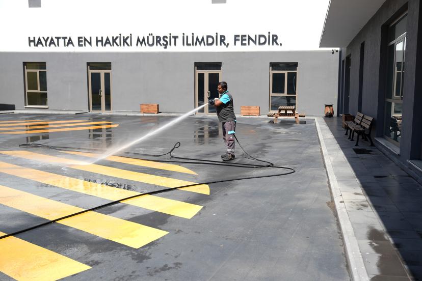 ATAŞEHİR BELEDİYESİ, OKULLARI YENİ DÖNEME HAZIRLIYOR