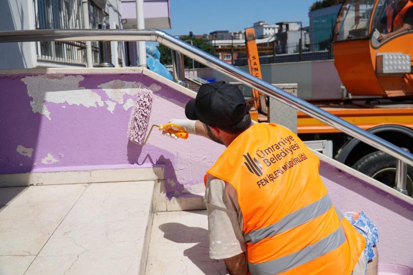 ÜMRANİYE BELEDİYESİ’NDEN OKULLARA BAKIM VE ONARIM DESTEĞİ