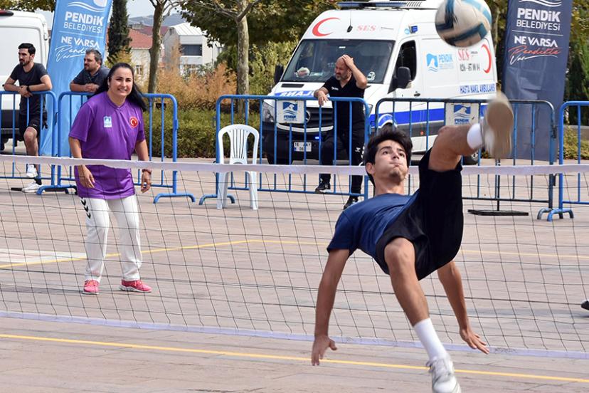 “AYAK TENİSİ TURNUVASI” PENDİK MİLLET BAHÇESİ’NDE GERÇEKLEŞTİ