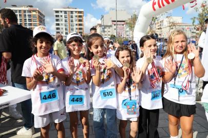 BAĞCILAR, ÇOCUK ŞÖLENİ VE MARATONU’NA EV SAHİPLİĞİ YAPTI