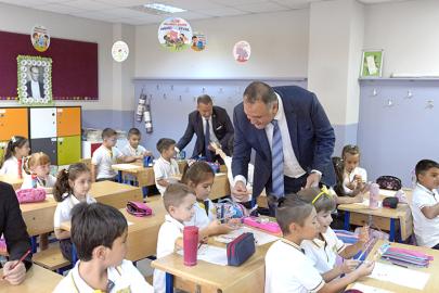 KARTAL BELEDİYESİ ÖĞRENCİLERİ İLK DERS ZİLİ HEYECANINA ORTAK OLDU