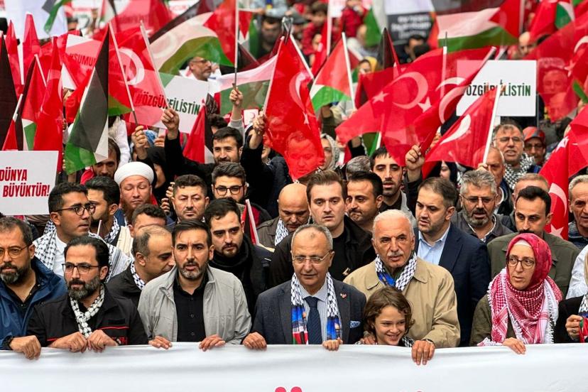 ÜMRANİYE’DE ONBİNLERİN YÜREĞİ FİLİSTİN İÇİN ATTI