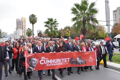 ATAŞEHİR’DE ORTAK IŞIK ‘CUMHURİYET’
