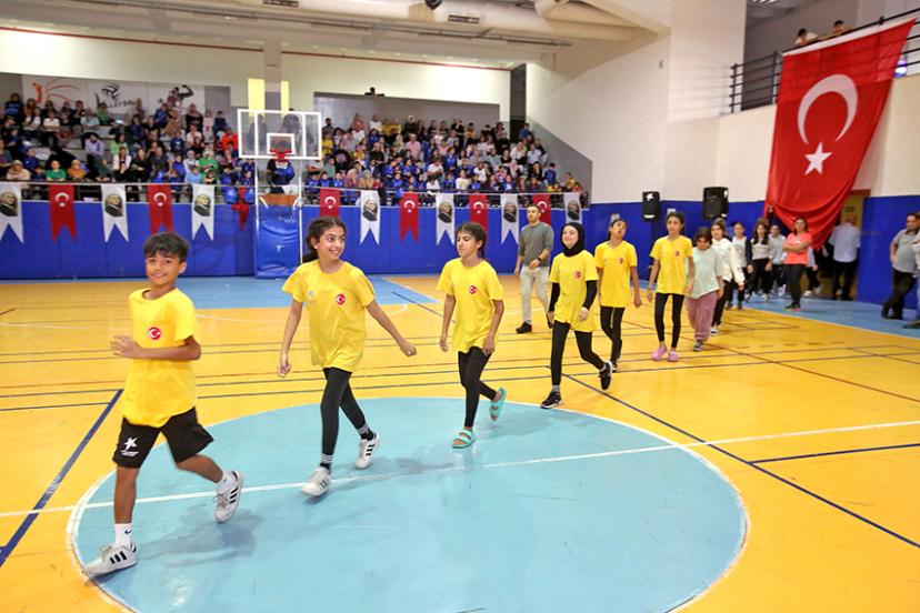 KÜÇÜKÇEKMECE'DE KIŞ SPOR OKULU BAŞLADI