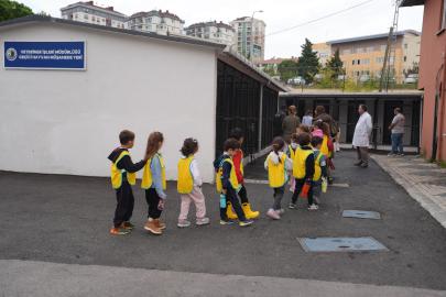 MİNİKLER SOKAK HAYVANLARINI ZİYARET ETTİ