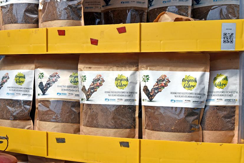 PENDİK’TE HERKESE İKİ PAKET ORGANİK GÜBRE HEDİYE EDİLİYOR