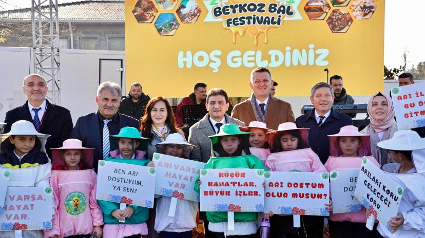 10. 	Geleneksel Beykoz Bal Festivali Kapılarını Açtı