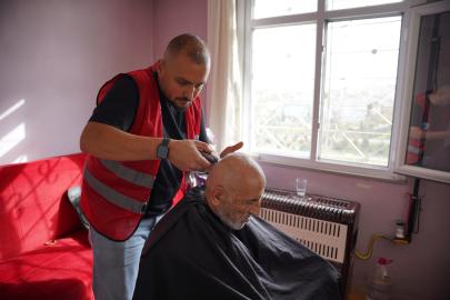 Tuzla’nın ‘Komşu Berber’i Şelale Park’ta Hizmet Vermeye Başladı