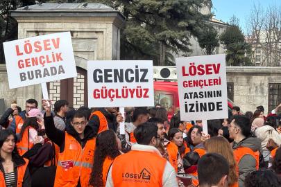 LÖSEV İstanbul'da Gençlerle Birlikte Kamuoyu Farkındalık Çalışması Düzenledi