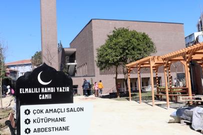 Elmalılı Hamdi Yazır Camii İlk Cuma Namazıyla Açıldı