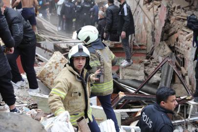 Fatih’te bina çökmesi: 1 ölü, 10 yaralı