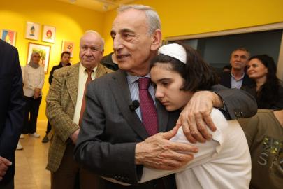 Renklerin diliyle farkındalık: Ayşegül’ün sergisi