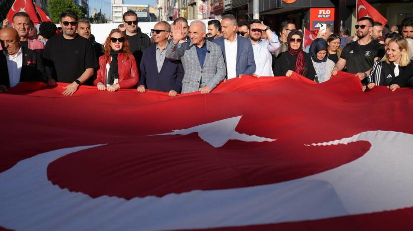 Ümraniye’de Gençlik Yürüyüşü ve Ezgilerle 19 Mayıs Coşkusu
