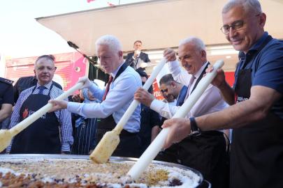 20 Bin Kişiye Dev Kazanlarda Aşure Dağıtıldı: Ümraniye’de Muharrem Bereketi Sokaklara Taştı