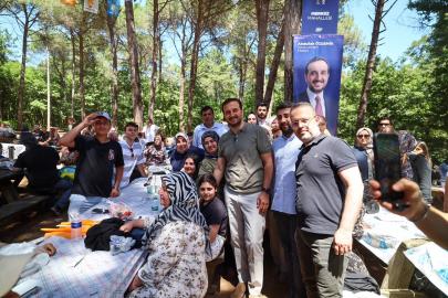 AK Parti Çekmeköy Teşkilatı Taşdelen'de Buluştu: Birlik ve Beraberlik Mesajı Verildi