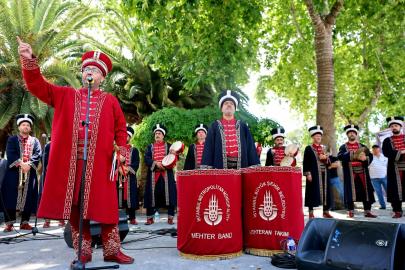 Eyüpsultan Meydanı’nda Mehter Coşkusu: Tarihi Marşlar Vatandaşlarla Buluştu