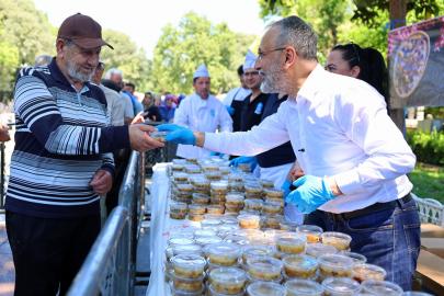 Eyüpsultan’da Aşure Bereketi: Meydanlar Dayanışmayla Doldu Taştı