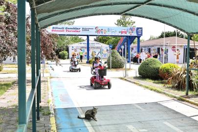 Sultangazi’de Çocuklara Deprem Ve Trafik Eğitimi