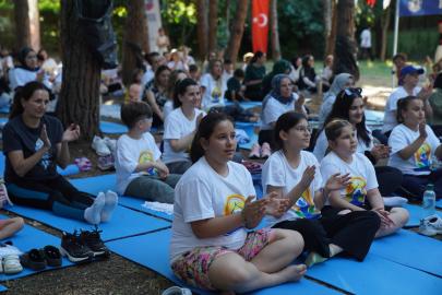 Tuzla’da Dünya Yoga Günü’ne Yoğun İlgi: Her Yaştan Katılımcı Mat Üzerinde Buluştu