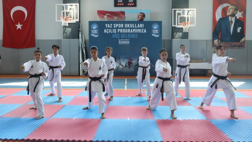 Eyüpsultan'da Yaz Spor Okulları Coşkuyla Başladı: Binlerce Çocuk Sporla Buluşuyor
