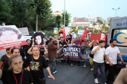 Küçükçekmece'de Madımak'ta Yaşamını Yitiren 33 Can Anıldı