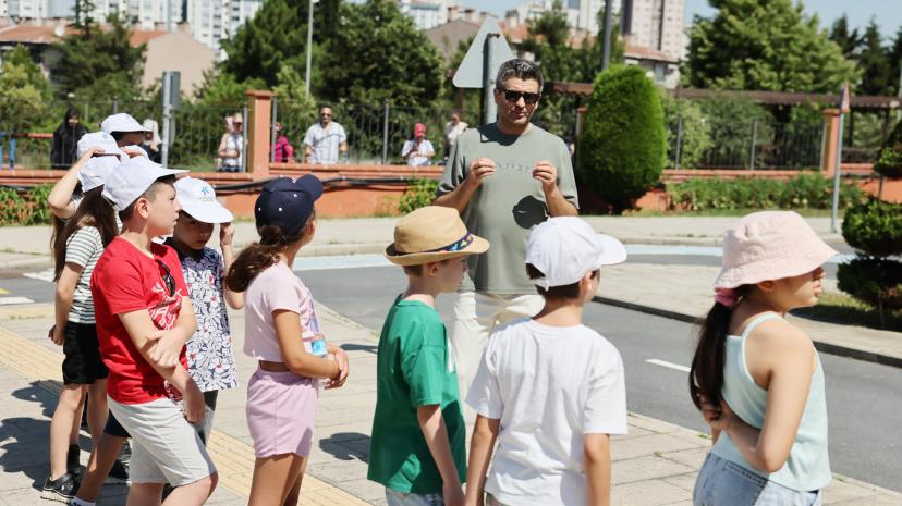 Yaz Tatilinde Trafik Bilinci: Küçükçekmece'de Çocuklara Uygulamalı Eğitim
