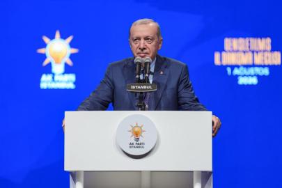 AK Parti İstanbul'da Yeni Katılımlara Rozet Takıldı