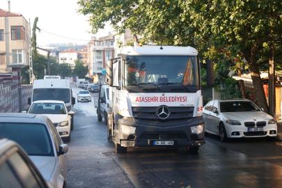 Ataşehir'de Temizlik Çalışmaları Sürüyor