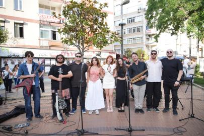 Kadıköy’de Gençler Müziği Sokaklara Taşıyor