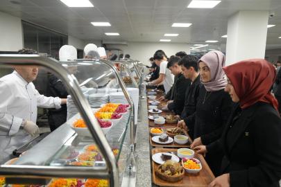 ÜMRANİYE’DE ÜNİVERSİTE ÖĞRENCİLERİNE ÜCRETSİZ AKŞAM YEMEĞİ