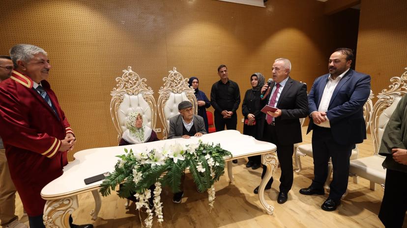 Başkan Ömeroğlu Asırlık Çınarların Nikâhını Kıydı
