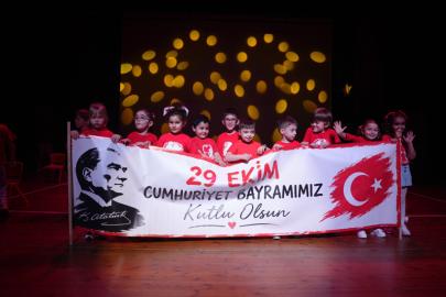 Kartal’da Miniklerden Cumhuriyet Gösterisi
