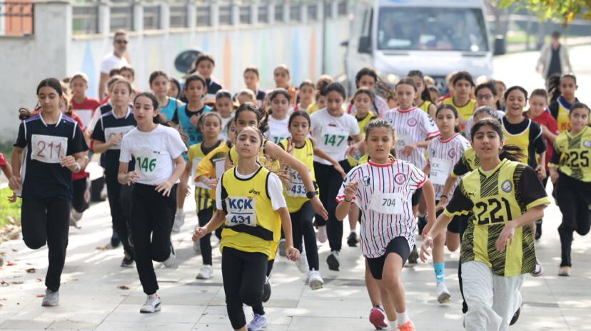 Küçükçekmece’de 328 Öğrenci Cumhuriyet İçin Koştu