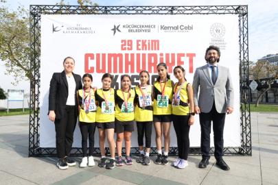Küçükçekmece’de 328 Öğrenci Cumhuriyet İçin Koştu